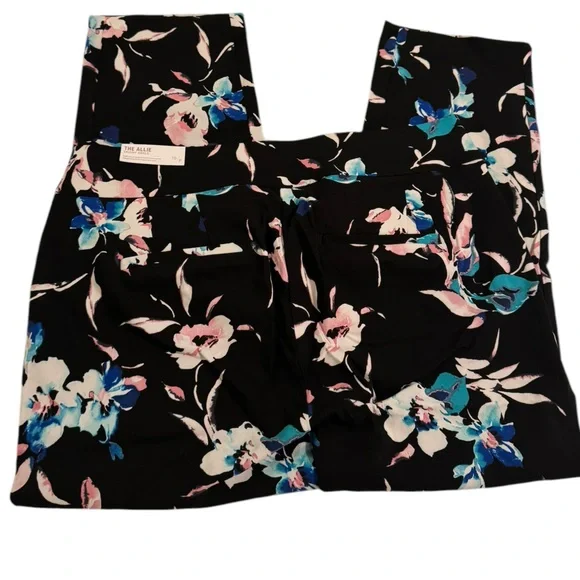 Lane Bryant Black Ankle Cropped Pants - Picture 4 of 10